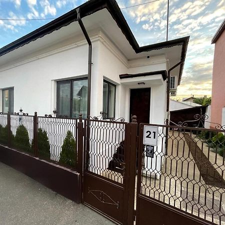 Premier Rooms Ploieşti Esterno foto