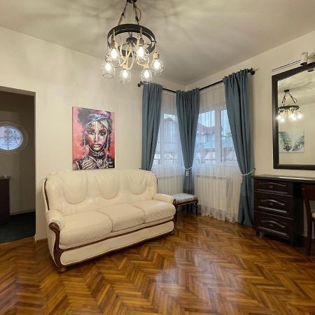 Premier Rooms Ploieşti Esterno foto