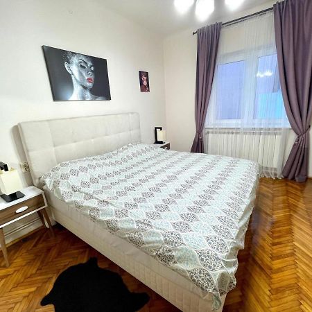 Premier Rooms Ploieşti Esterno foto