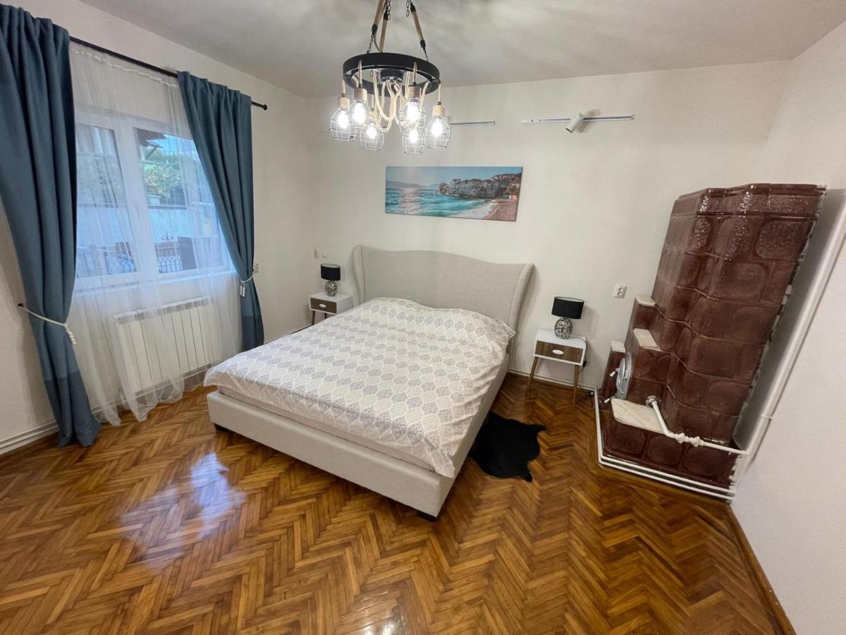 Premier Rooms Ploieşti Esterno foto
