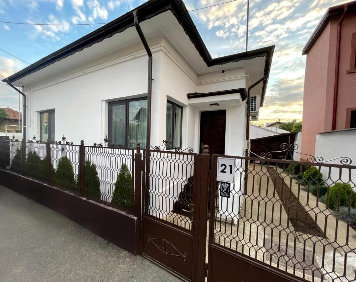 Premier Rooms Ploieşti Esterno foto