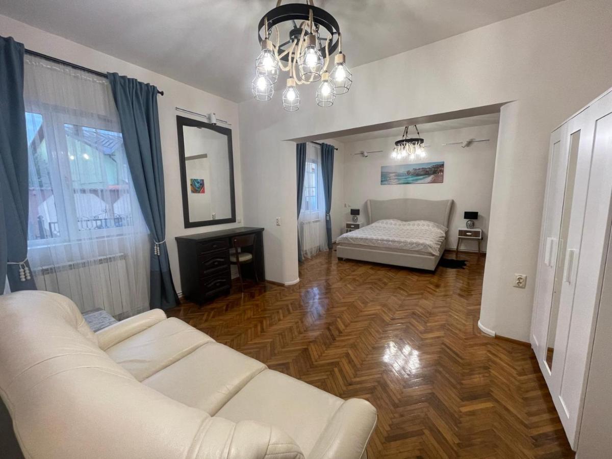 Premier Rooms Ploieşti Esterno foto