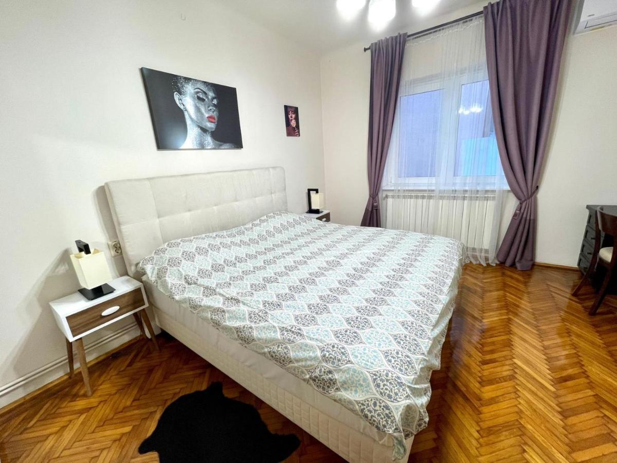 Premier Rooms Ploieşti Esterno foto