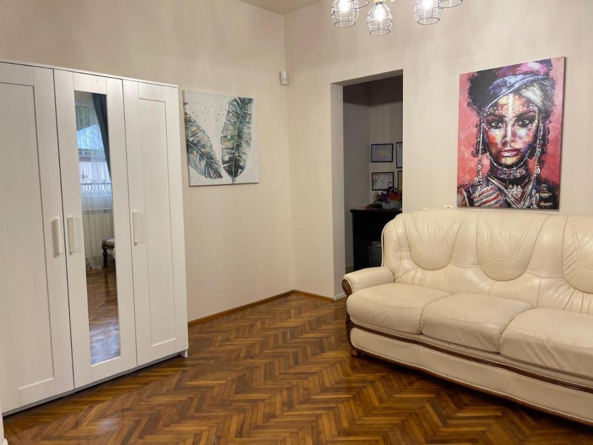 Premier Rooms Ploieşti Esterno foto